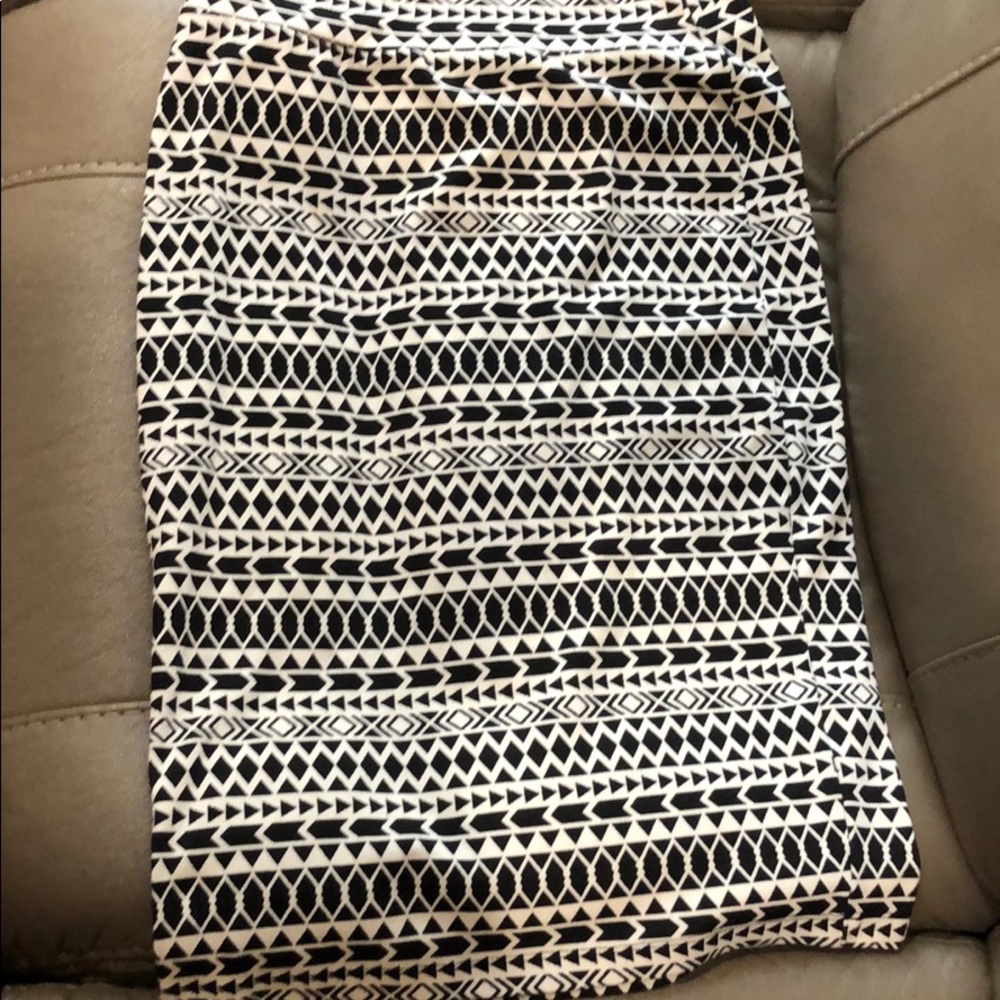 Black and white pencil skirt
